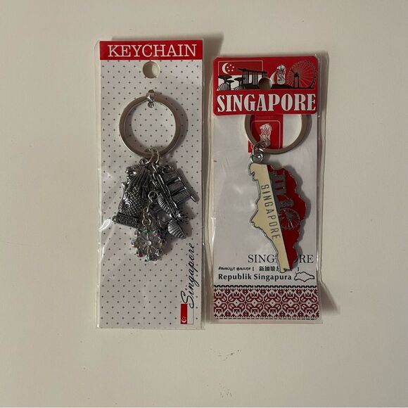 Singapore 2 Souvenir Key Chains NWT - Picture 1 of 2